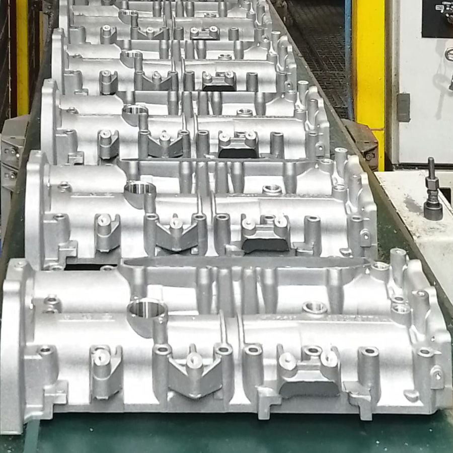 Sofim engine head cover for commercial vehicles